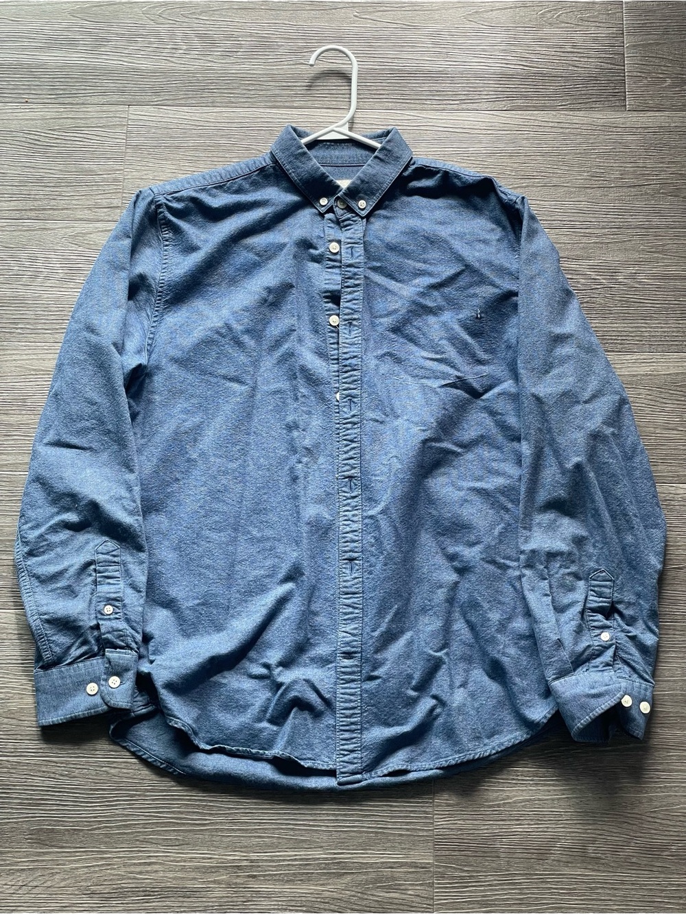 Simons Men's Chambray Button-Down Shirt in Blue